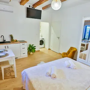 Mana Centre , Split Kroatië